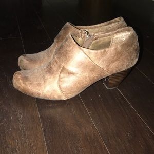 Bare trap leather heels
